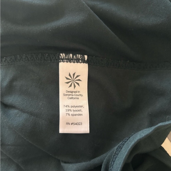 Athleta Tank in Teal women’s size xs. Cross straps in back. Like new! - Picture 4 of 7